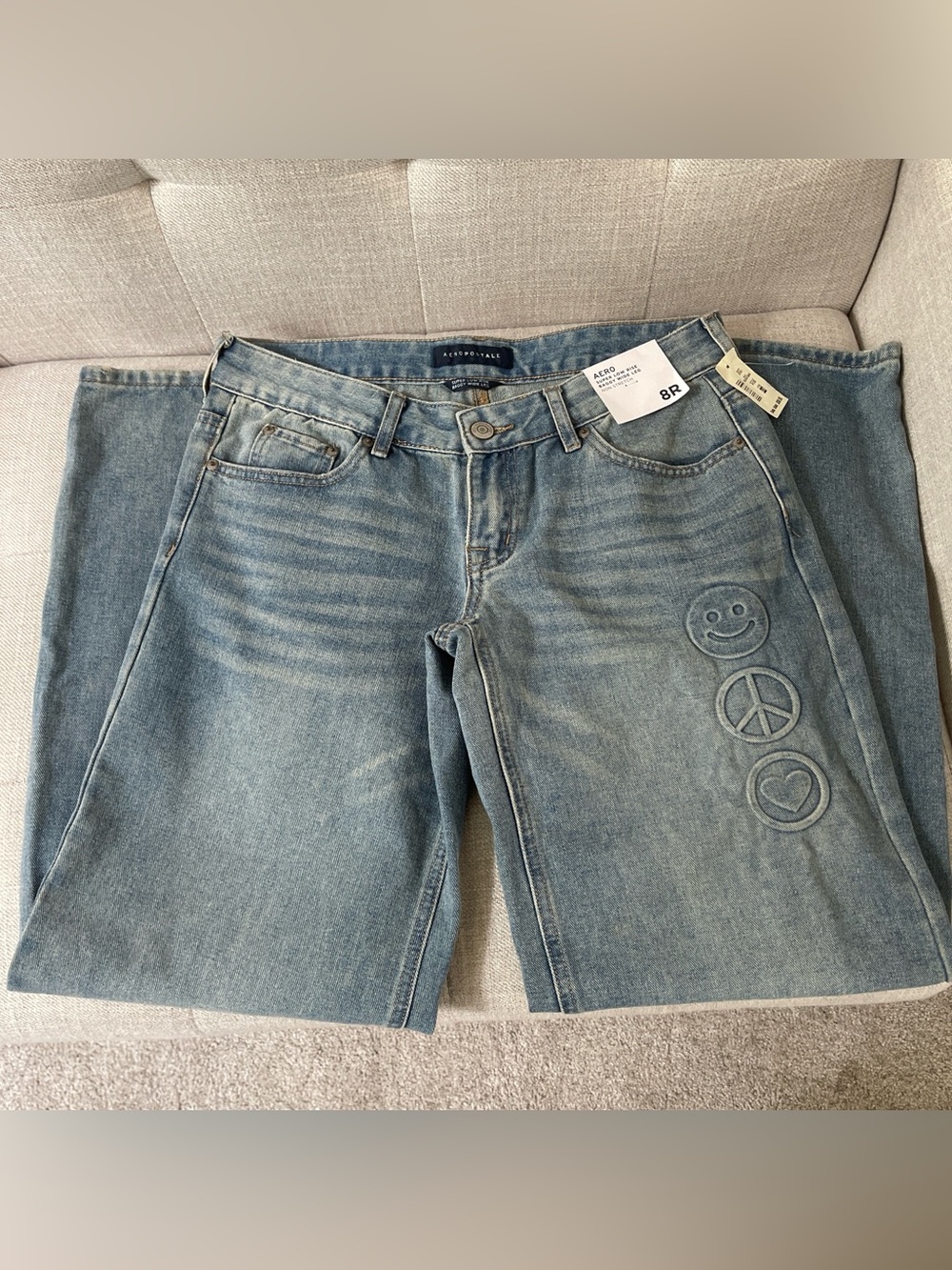 Aeropostale women’s Light Blue Relaxed Embroidered Denim Jeans